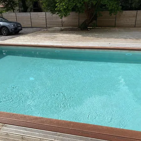 Les 5 Du Chateau - Piscine & Jacuzzi Marquise