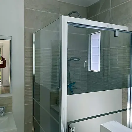 Деревянный коттедж Les 5 Du Chateau - Piscine & Jacuzzi Маркиз