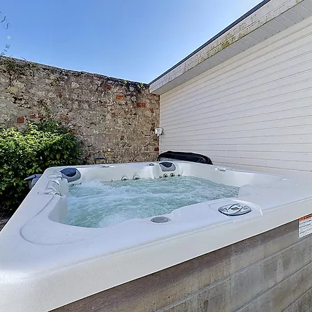 Les 5 Du Chateau - Piscine & Jacuzzi Jaktstuga