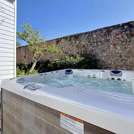 Les 5 Du Chateau - Piscine & Jacuzzi Jaktstuga *