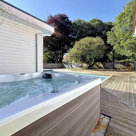 Les 5 Du Chateau - Piscine & Jacuzzi *