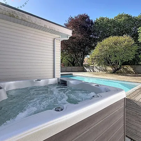 Les 5 Du Chateau - Piscine & Jacuzzi